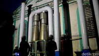 Mystery Tour atau kegiatan menyusuri PG Candi Baru saat malam meninggalkan sedikit kesan mencekam saat tiba di dalam bangunan lama tersebut.