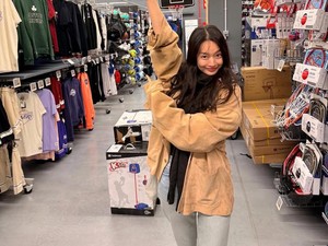 Gemas! Shin Min Ah Pamer Foto Bulan Madu di Spanyol Bareng Kim Woo Bin