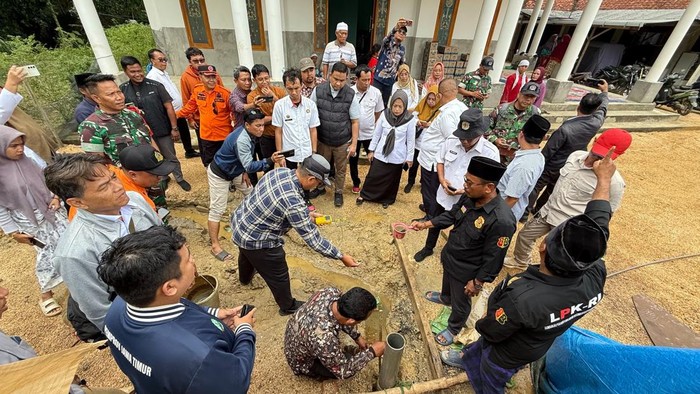 Sumur Keluar Minyak Tanah di Bangkalan
