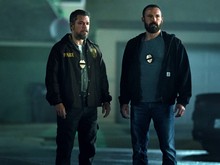 Matt Damon dan Ben Affleck Digugat Polisi Miami Terkait Film The Rip