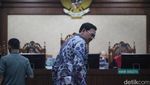 Potret Ahok Bersaksi di Sidang Kasus Tata Niaga Minyak