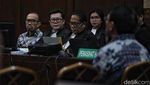Potret Ahok Bersaksi di Sidang Kasus Tata Niaga Minyak