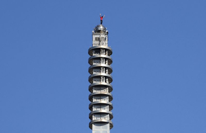 Climbing - Climber Alex Honnold free soloing Taipei 101 Skyscraper - Taipei, Taiwan - January 25, 2026 Climber Alex Honnold in action REUTERS/Ann Wang