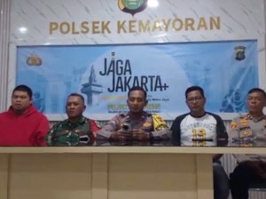 Aparat yang Viral Tuding Kakek Penjual Es Jadul Berbahan Spons Minta Maaf