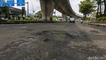 Aspal Mengelupas, Jalan Boulevard Raya Kelapa Gading Bikin Waswas