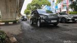 Aspal Mengelupas, Jalan Boulevard Raya Kelapa Gading Bikin Waswas