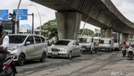 Aspal Mengelupas, Jalan Boulevard Raya Kelapa Gading Bikin Waswas