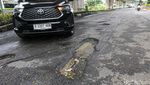 Aspal Mengelupas, Jalan Boulevard Raya Kelapa Gading Bikin Waswas