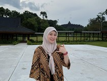 Foto Liburan Ayana Moon di Yogyakarta, Makin Cantik Memakai Batik