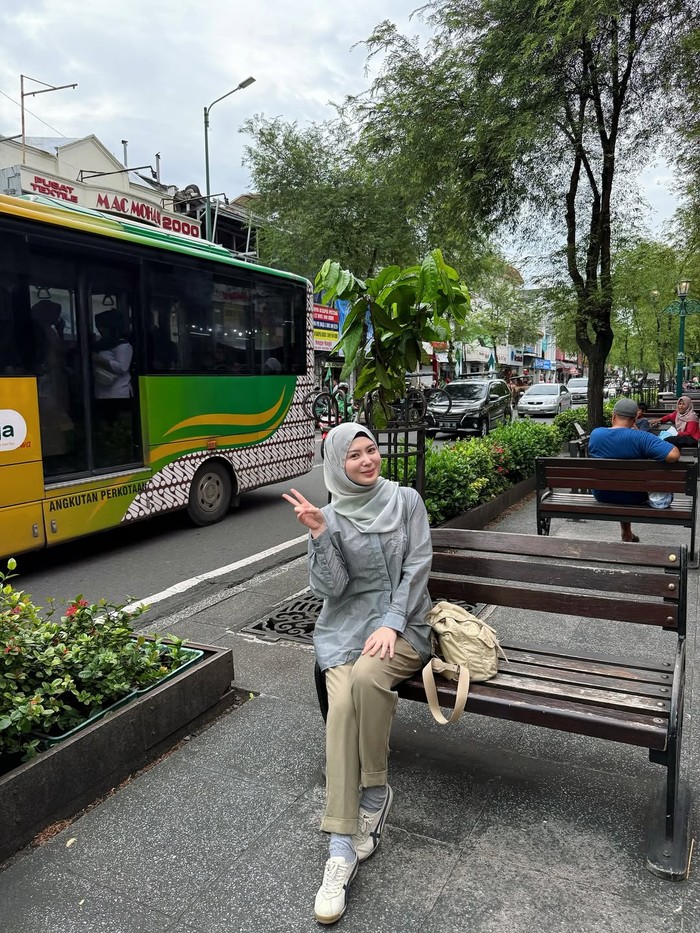 Foto Liburan Ayana Moon di Yogyakarta, Makin Cantik Memakai Batik