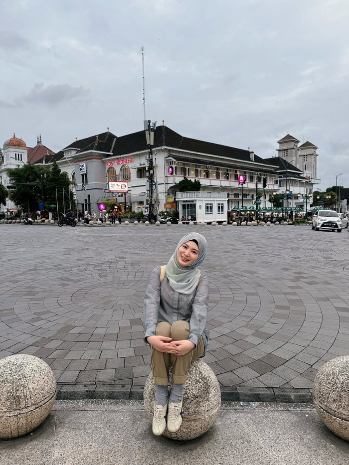Foto Liburan Ayana Moon di Yogyakarta, Makin Cantik Memakai Batik