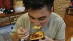 Baim Wong Seru-seruan Makan Soto di Blok M hingga Nasi Padang di PIK