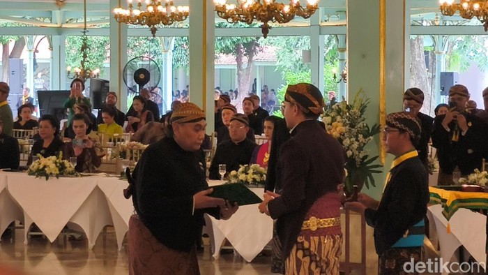 Bambang Pacul Dapat Gelar Kanjeng Pangeran dari Mangkunegaran