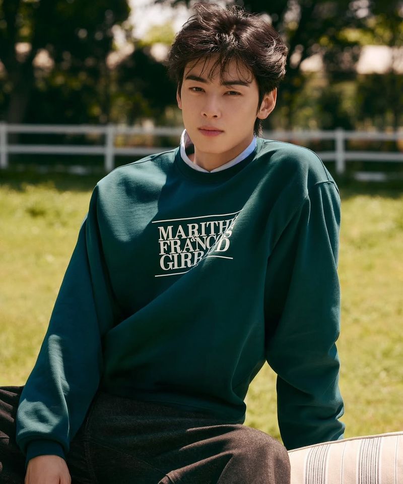 Cha Eun Woo sebagai model Marithé François Girbaud.