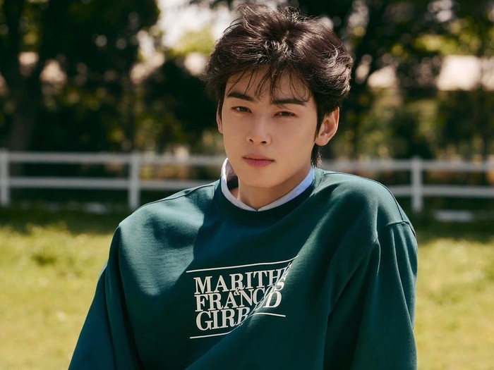 Cha Eun Woo sebagai model Marithé François Girbaud.