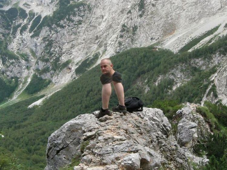 Niat Foto Panorama Epik, Hasilnya Absurd dan Bikin Ngakak