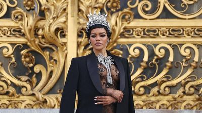 Penampilan Teyana Taylor dengan Naked Dress di Paris Fashion Week