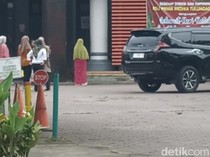 Video: Dampak Gempa M 5,5, Atap Kantor Kecamatan di Trenggalek Ambruk