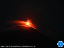Gunung Ile Lewotolok Meletus 38 Kali Pagi Ini, Lava Pijar Melontar 200 Meter