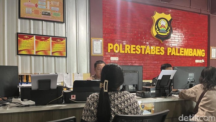 Ibu rumah tangga di Palembang melaporkan dugaan KDRT oleh suaminya sendiri ke Polrestabes Palembang