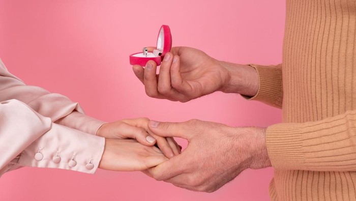 Ilustrasi kado untuk pasangan