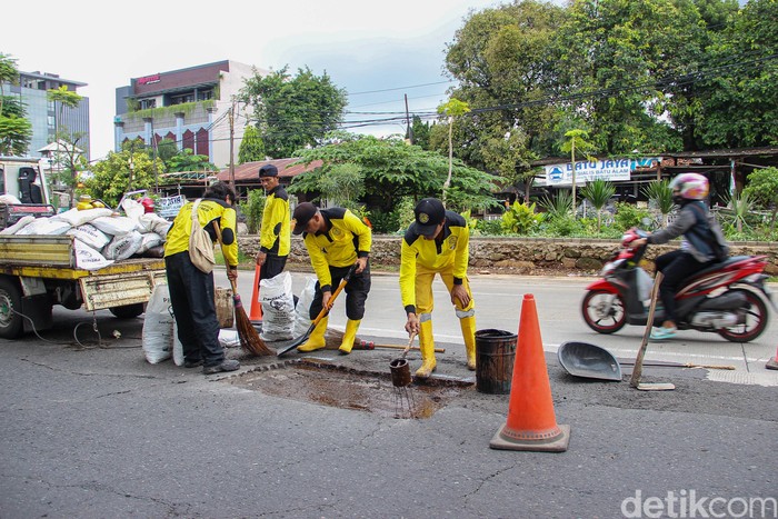 Laporkan Jalanan Rusak ke Sini