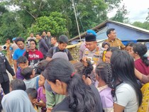 Tinjau Lokasi Banjir Binuang, Kapolres Serang Beri Bantuan-Trauma Healing