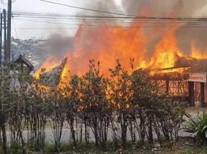 Restoran Parantina Sukabumi Ludes Terbakar, Satu Mobil Hangus