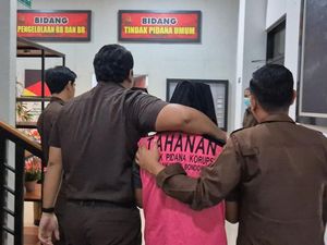 Penampakan Ketua Ansor Bondowoso Tersangka Korupsi Dijebloskan ke Tahanan