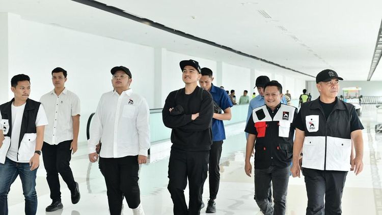 Momen Kedatangan Ketum PSI Kaesang di Makassar Jelang Rakernas 2026
