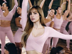 Gaya Lisa BLACKPINK Jadi Balerina di Iklan Sepatu Kim Kardashian x Nike