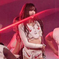 Ia menyusul tiga personelnya yang sudah berkolaborasi dengan sportswear brand. Ada Jennie dengan Adidas, Jisoo dengan Alo, serta Rose dengan Puma. Foto: Instagram