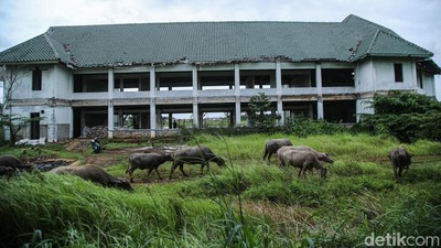Mangkrak Lebih dari 10 Tahun, Islamic Center Bekasi Terbengkalai
