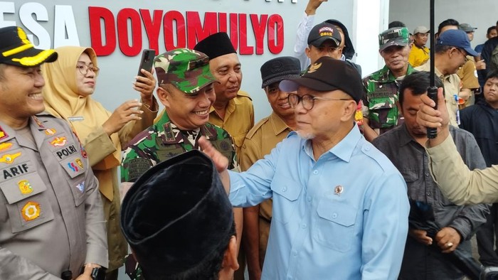 Menteri Koordinator Bidang Pangan, Zulkifli Hasan saat kunjungan ke Lamongan