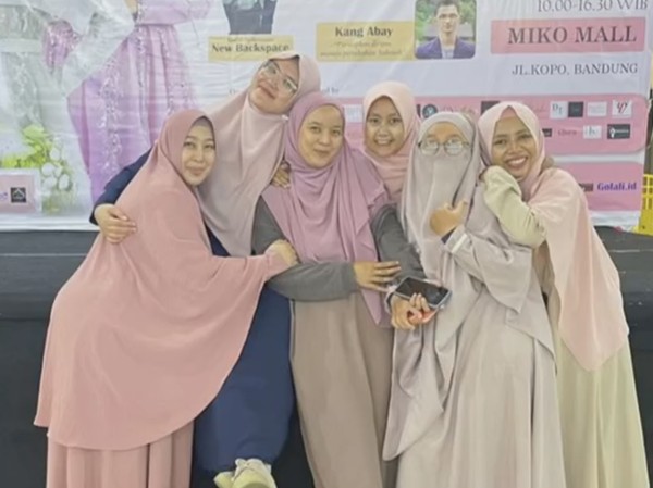 Mau Makeup Stylish Tapi Tetap Agamis? Sini Belajar Bareng Komunitas MUA Syari Bandung