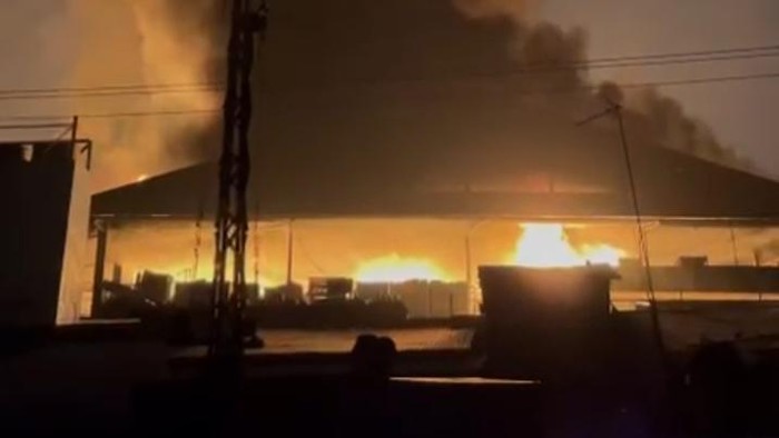 Pabrik di Medan Deli Terbakar Hebat, Api Masih Berkobar