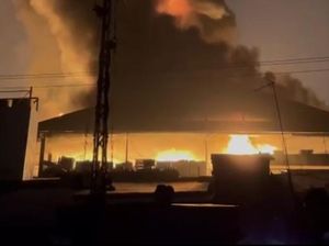 Pabrik di Medan Deli Terbakar Hebat, Api Masih Berkobar