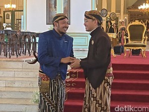 Terpopuler: Suasana Hangat Saat Mangkunegara X dan PB XIV Mangkubumi Bertemu