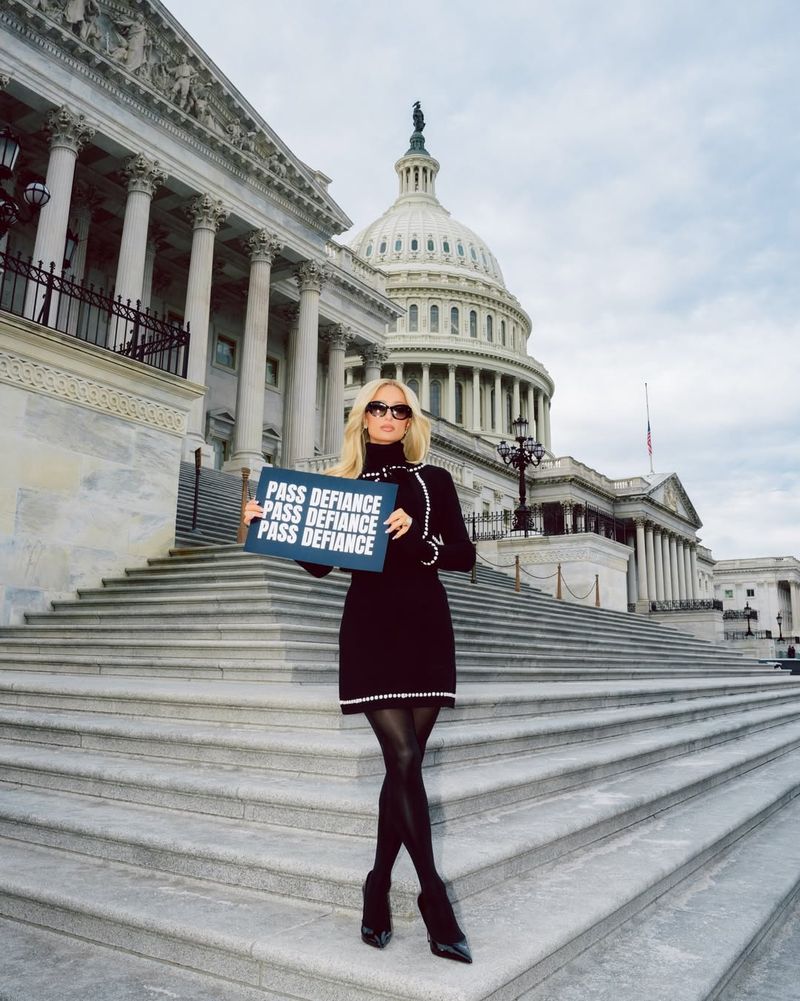 Paris Hilton demo di Gedung Parlemen AS, Capitol Hill.