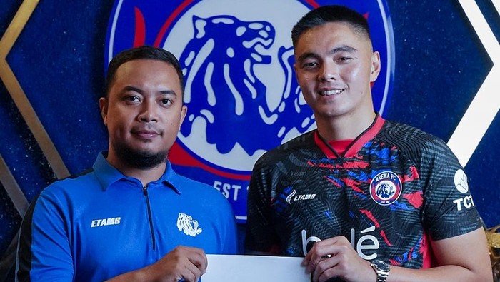 Penjaga gawang baru Arema FC Gianluca Claudio Pandeynuwu