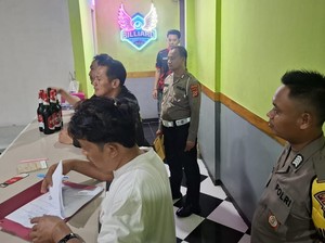 Polisi Razia Tempat Karaoke di Serang, Sita Sejumlah Botol Miras