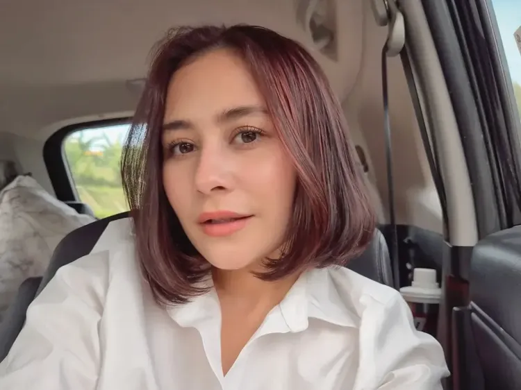 Prilly Latuconsina Pasang Badge #OpenToWork, Ini Pengalaman Kerjanya