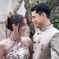 Foto Ranty Maria-Rayn Wijaya Kompak Kenakan Busana Oriental di Acara Tea Pai