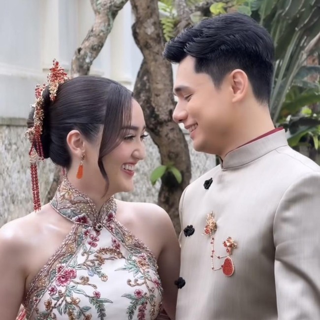 Foto Ranty Maria-Rayn Wijaya Kompak Kenakan Busana Oriental di Acara Tea Pai