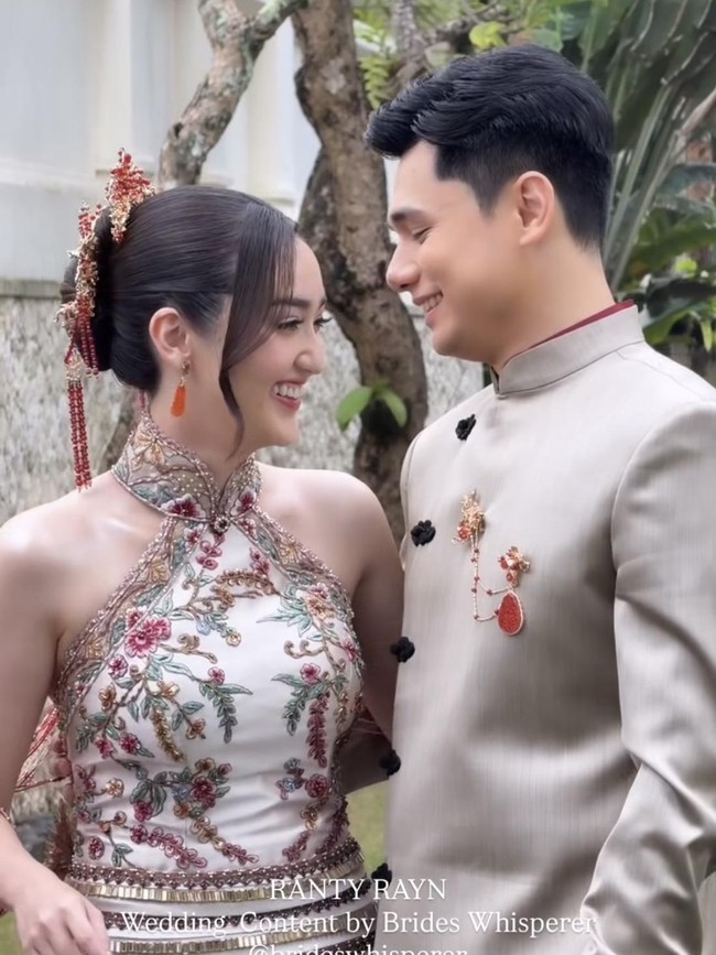 Foto Ranty Maria-Rayn Wijaya Kompak Kenakan Busana Oriental di Acara Tea Pai