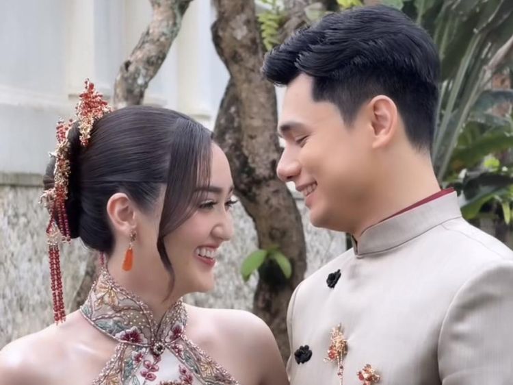 Foto Ranty Maria-Rayn Wijaya Kompak Kenakan Busana Oriental di Acara Tea Pai