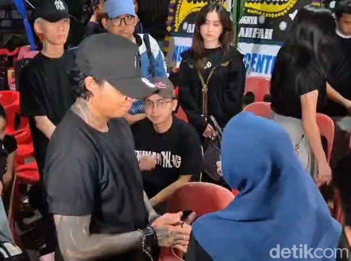 Reza Arap hadiri tahlilan Lula Lahfah di kediaman orang tua kekasihnya, kawasan Penggilingan, Jakarta Timur, Senin (26/1/2026) malam.