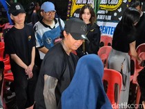 Reza Arap Datang ke Tahlilan Lula Lahfah, Lebih Banyak Diam