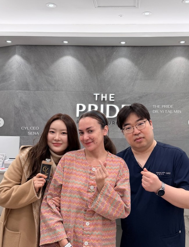 Melalui akun Instagram Rianti membagikan perjalanannya menjalani oplas di Korea. Rianti menjalani oplas di CYL Korea Surgery. Foto: Instagram/@riantic