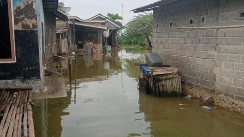 Rumah warga di Dusun Kaliantan, Desa Seriwe, Kecamatan Jerowaru, Lombok Timur, NTB, tergenang banjir, Selasa (27/1/2026). (Dok. Nuruddin, warga setempat)